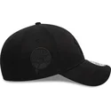 casquette-courbee-noire-ajustee-avec-logo-noir-39thirty-monochrome-new-york-yankees-mlb-new-era