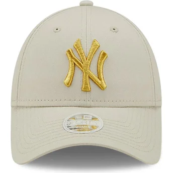 Gorra curva beige ajustable para mujer con logo dorado 9FORTY Metallic Logo de New York Yankees MLB de New Era