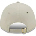 casquette-courbee-beige-ajustable-pour-femme-avec-logo-dore-9forty-metallic-logo-new-york-yankees-mlb-new-era