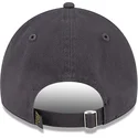 gra-justerbar-9twenty-core-classic-kasket-med-buet-skygge-fra-pittsburgh-pirates-mlb-fra-new-era
