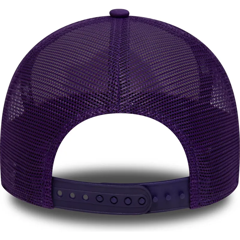 shapka-izvita-traker-mnogocveten-snapbek-a-frame-team-colour-na-los-angeles-lakers-nba-ot-new-era