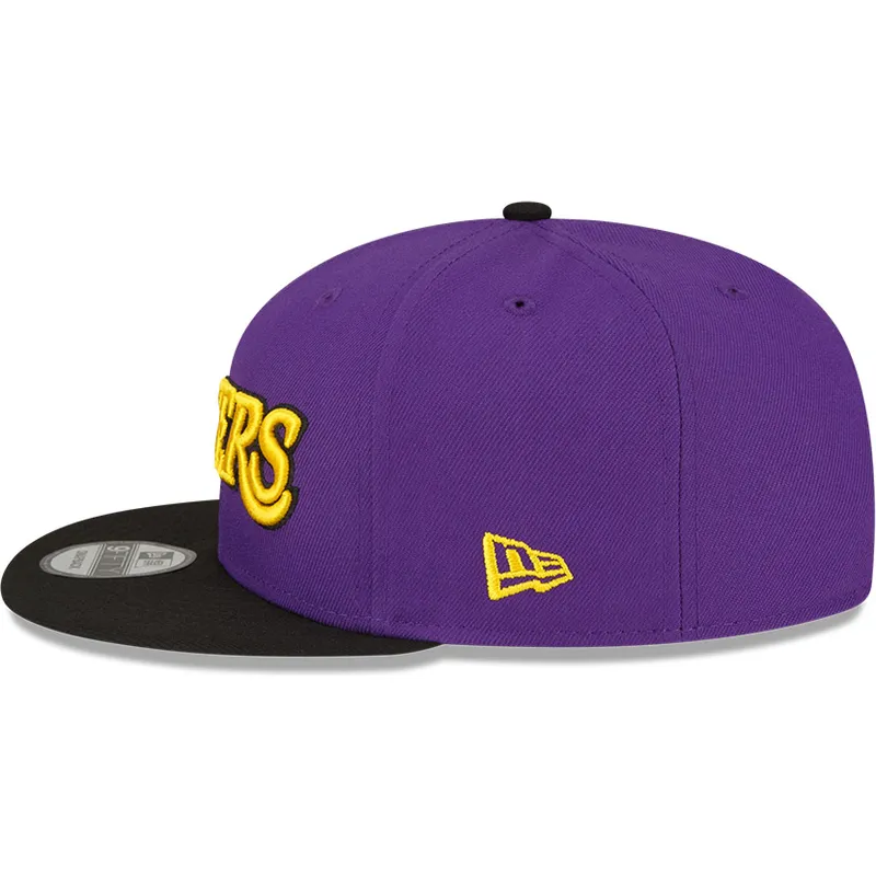 violet-og-sort-snapback-9fifty-statement-fladskaermshue-fra-los-angeles-lakers-nba-fra-new-era
