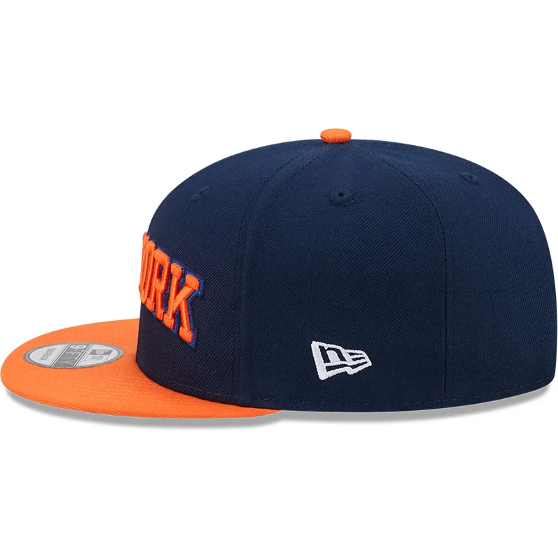 marineblaue-und-orangefarbene-flache-snapback-kappe-9fifty-statement-der-new-york-knicks-nba-von-new-era