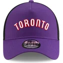 shapka-izvita-traker-violetka-snapbek-a-frame-classic-na-toronto-raptors-nba-ot-new-era