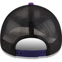 violet-og-sort-a-frame-classic-trucker-kasket-fra-toronto-raptors-nba-fra-new-era