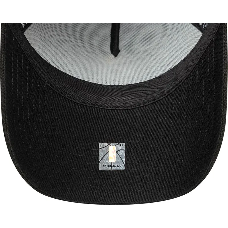shapka-izvita-traker-cherna-snapbek-a-frame-classic-na-sacramento-kings-nba-ot-new-era