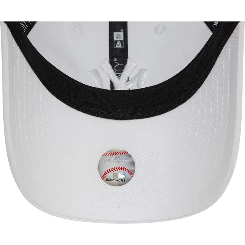 shapka-izvita-byala-reguliruem-9twenty-league-essential-na-new-york-yankees-mlb-ot-new-era