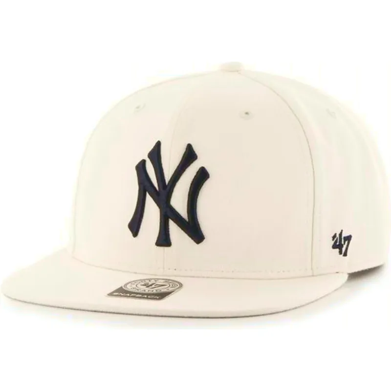 shapka-ploska-bezhov-snapbek-na-new-york-yankees-mlb-ot-47-brand