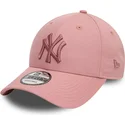 casquette-courbee-rose-ajustable-avec-logo-rose-9forty-league-essential-new-york-yankees-mlb-new-era