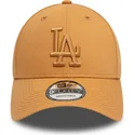 justerbar-lysebrun-buet-kasket-med-brunt-logo-9forty-league-essential-fra-los-angeles-dodgers-mlb-fra-new-era