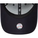 verstellbare-dunkelblaue-9forty-metallic-kappe-mit-gebogenem-schirm-und-goldenem-logo-der-los-angeles-dodgers-mlb-von-new-era