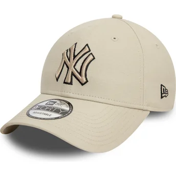 Beige justerbar buet kasket med sort logo 9FORTY Team Outline fra New York Yankees MLB fra New Era