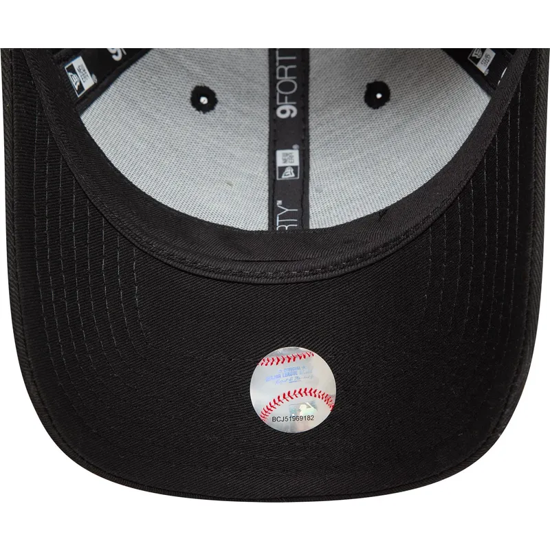schwarze-verstellbare-curved-cap-mit-schwarzem-logo-9forty-icon-der-new-york-yankees-mlb-snake-von-new-era