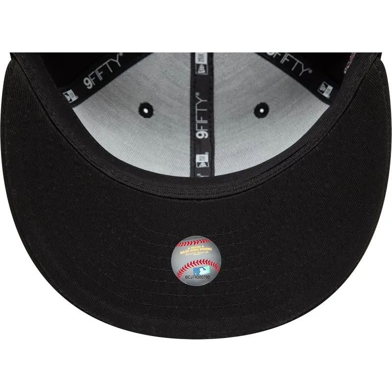 shapka-ploska-cherna-snapbek-9fifty-icon-na-new-york-yankees-mlb-ot-new-era