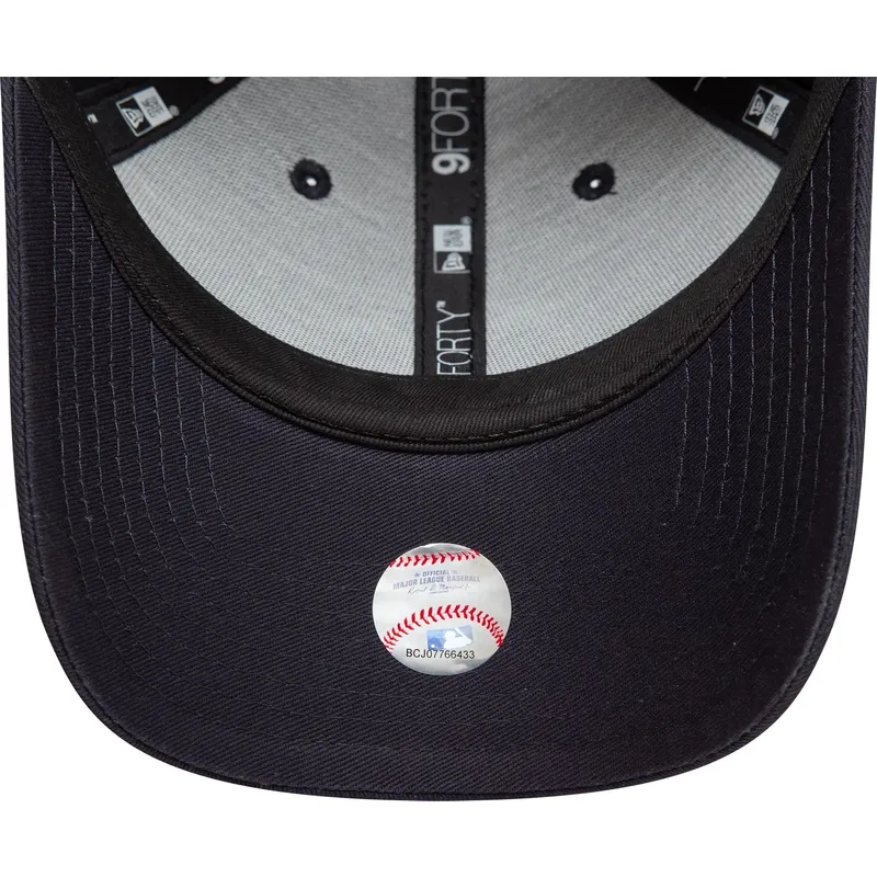 shapka-izvita-tmnosin-reguliruem-9forty-side-patch-na-new-york-yankees-mlb-ot-new-era shapka-izvita-tmnosin-reguliruem-9forty-side-patch-na-new-york-yankees-mlb-ot-new-era