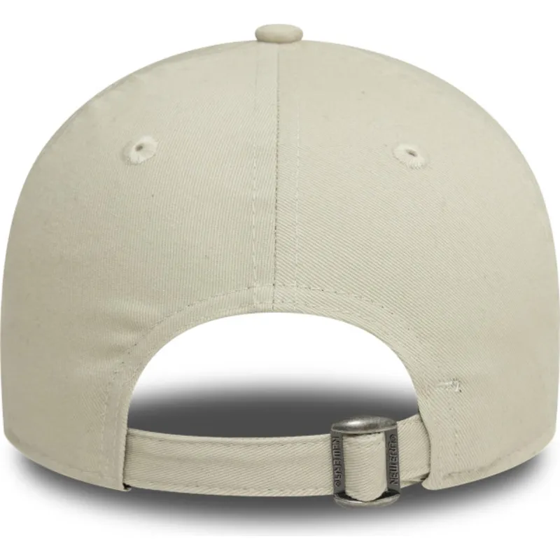beige-gebogene-verstellbare-damenkappe-9twenty-flame-visor-von-new-era