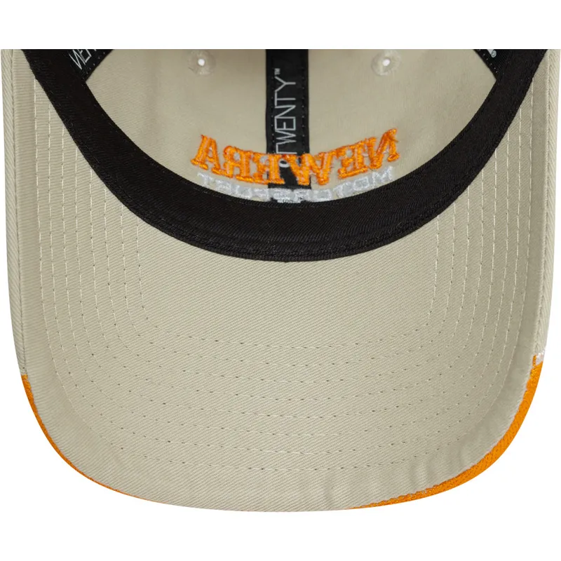 beige-gebogene-verstellbare-damenkappe-9twenty-flame-visor-von-new-era