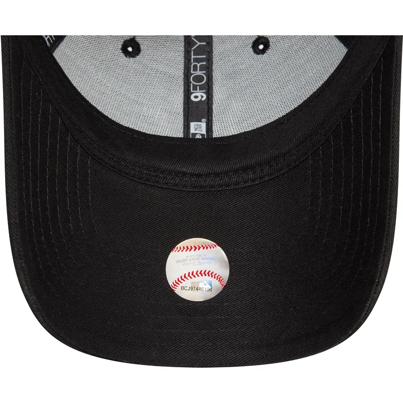 shapka-izvita-cherna-reguliruem-9twenty-icon-butterflies-na-new-york-yankees-mlb-ot-new-era