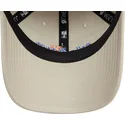 beige-justerbar-kvindekasket-med-buet-skygge-9twenty-fra-take-it-easy-af-new-era
