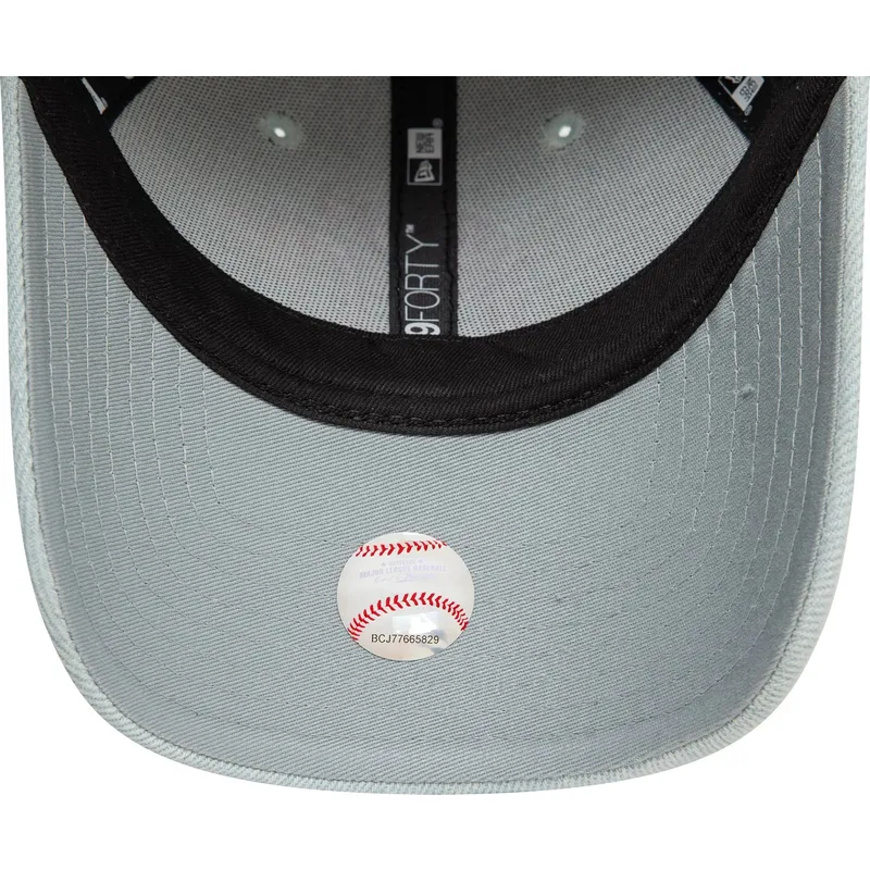 hellblaue-gebogene-verstellbare-damenkappe-mit-rosa-logo-9forty-denim-icon-heart-der-new-york-yankees-mlb-von-new-era