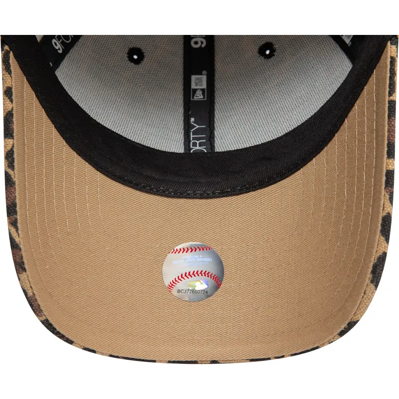 shapka-izvita-leopard-reguliruem-9forty-na-new-york-yankees-mlb-ot-new-era