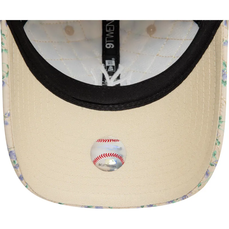 shapka-izvita-bezhov-reguliruem-9twenty-floral-quilt-na-new-york-yankees-mlb-ot-new-era shapka-izvita-bezhov-reguliruem-9twenty-floral-quilt-na-new-york-yankees-mlb-ot-new-era