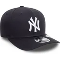 shapka-izvita-tmnosin-snapbek-9seventy-stretch-snap-na-new-york-yankees-mlb-ot-new-era