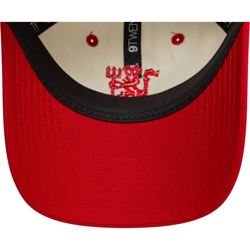 shapka-izvita-chervena-reguliruem-9twenty-contrast-visor-na-manchester-united-football-club-premier-league-ot-new-era