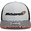 shapka-ploska-traker-cherna-snapbek-9fifty-checkered-visor-na-mclaren-racing-formula-1-ot-new-era