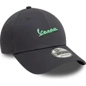 gra-justerbar-buet-kasket-med-gront-logo-9forty-side-print-fra-vespa-piaggio-af-new-era