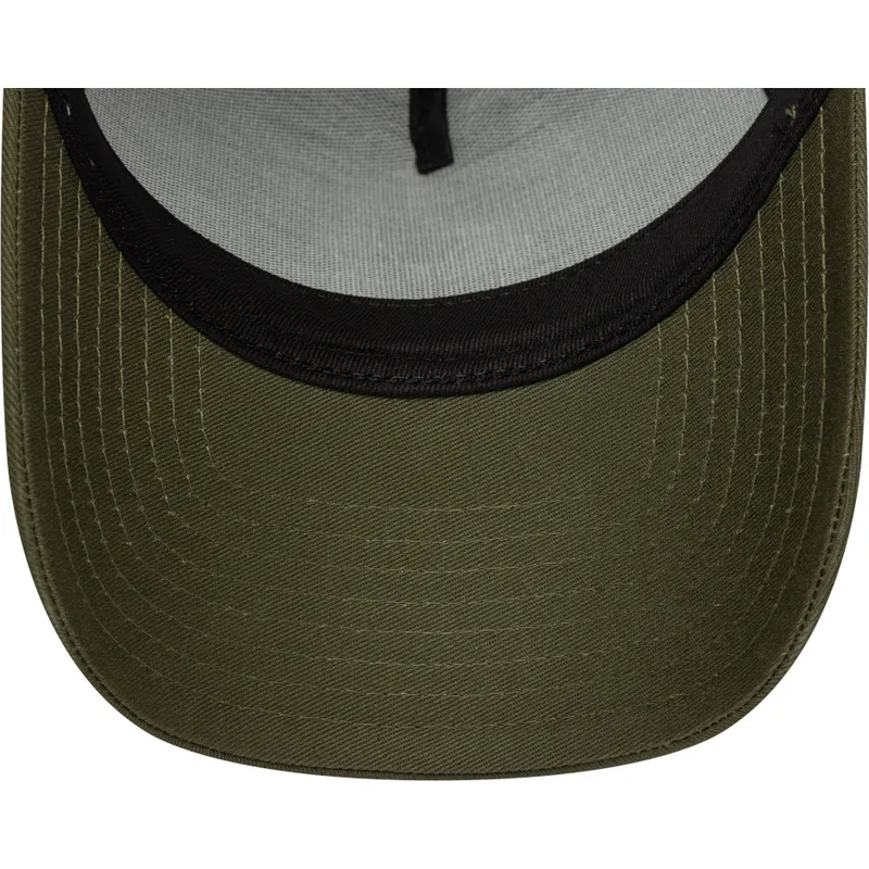 shapka-izvita-traker-zelena-snapbek-a-frame-league-essential-na-new-york-yankees-mlb-ot-new-era