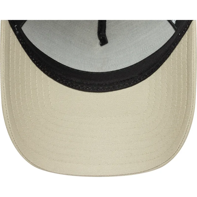 gorra-trucker-beige-og-hvid-med-beige-logo-a-frame-league-essential-fra-new-york-yankees-mlb-fra-new-era