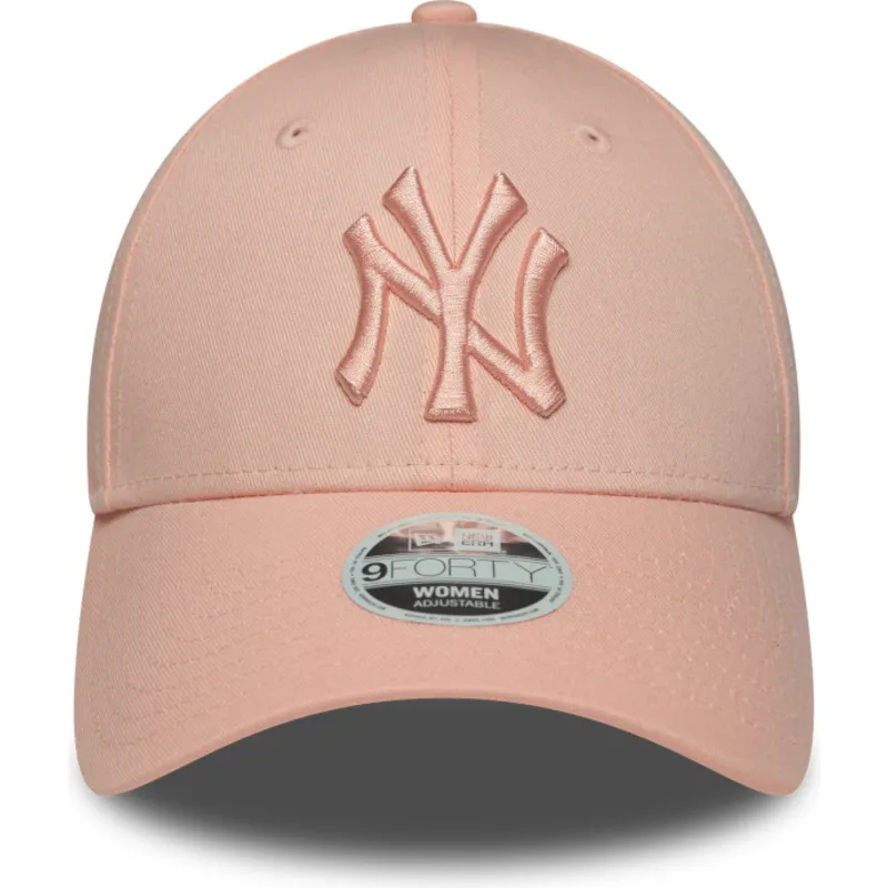 lyserod-justerbar-buet-kasket-til-kvinder-med-lyserodt-logo-9forty-league-essential-fra-new-york-yankees-mlb-fra-new-era