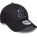 justerbar-marinebla-kurvet-kasket-med-marineblat-logo-9forty-outline-fra-new-york-yankees-mlb-fra-new-era