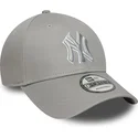 shapka-izvita-siv-reguliruema-9forty-outline-na-new-york-yankees-mlb-ot-new-era