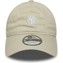 buet-beige-justerbar-kasket-9twenty-mini-logo-fra-new-york-yankees-mlb-fra-new-era