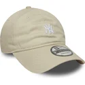 buet-beige-justerbar-kasket-9twenty-mini-logo-fra-new-york-yankees-mlb-fra-new-era