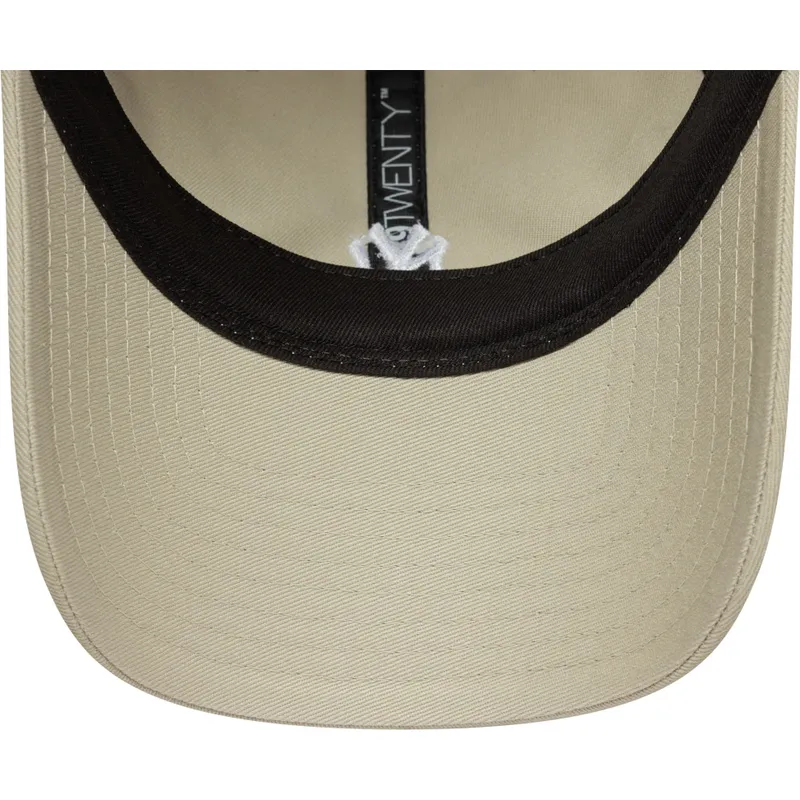 shapka-izvita-bezhov-reguliruema-9twenty-mini-na-new-york-yankees-mlb-ot-new-era
