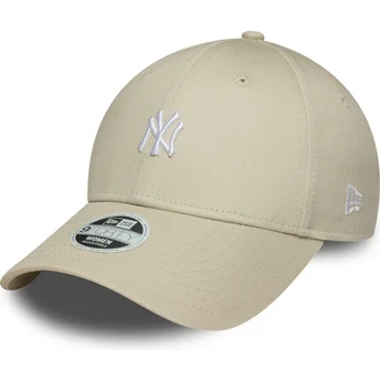 Шапка извита бежов adjustable strap para mujer 9FORTY Mini Logo на New York Yankees MLB от New Era