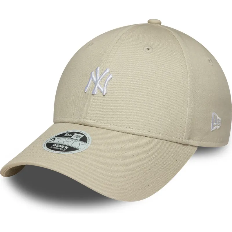 beige-justerbar-kvindekasket-med-buet-skygge-9forty-mini-logo-af-new-york-yankees-mlb-fra-new-era