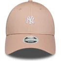 lyserod-justerbar-buet-kasket-til-kvinder-9forty-mini-logo-fra-new-york-yankees-mlb-fra-new-era