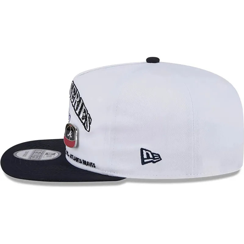 weisse-und-schwarze-flache-snapback-kappe-golfer-championship-pin-von-new-york-yankees-atlanta-braves-mlb-von-new-era