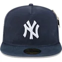 shapka-ploska-tmnosin-prilepnala-59fifty-a-frame-championship-side-flag-na-new-york-yankees-mlb-ot-new-era
