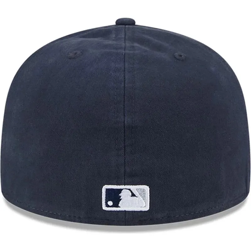 shapka-ploska-tmnosin-prilepnala-59fifty-a-frame-championship-side-flag-na-new-york-yankees-mlb-ot-new-era