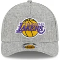 shapka-izvita-siv-snapbek-9forty-m-crown-a-frame-cotton-weave-na-los-angeles-lakers-nba-ot-new-era