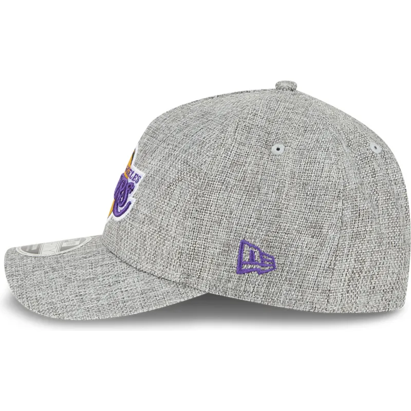 shapka-izvita-siv-snapbek-9forty-m-crown-a-frame-cotton-weave-na-los-angeles-lakers-nba-ot-new-era