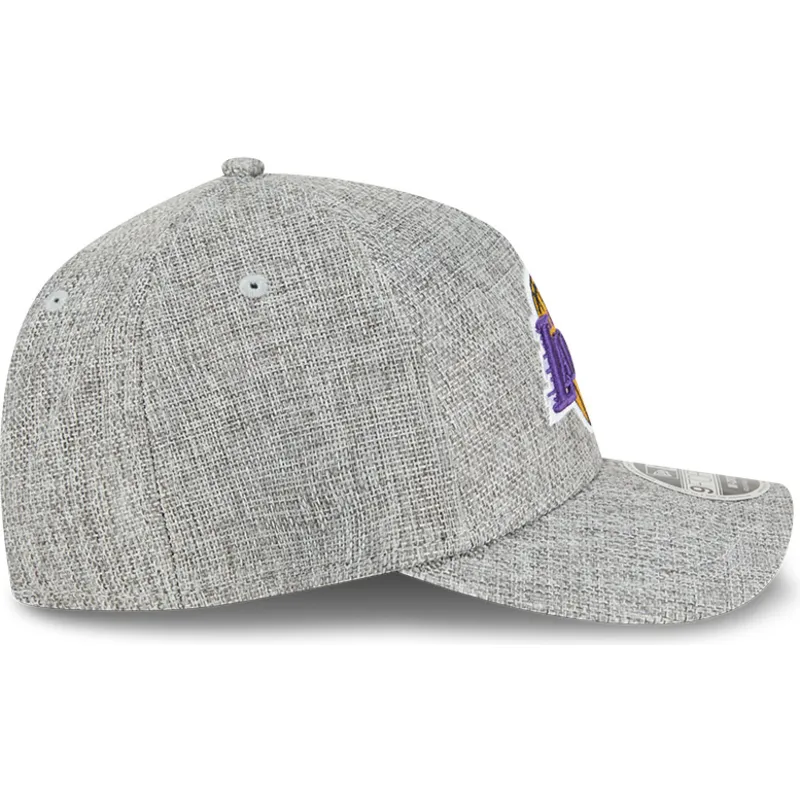 shapka-izvita-siv-snapbek-9forty-m-crown-a-frame-cotton-weave-na-los-angeles-lakers-nba-ot-new-era