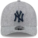 graue-gebogene-snapback-kappe-mit-marineblauem-logo-9forty-m-crown-a-frame-cotton-weave-der-new-york-yankees-mlb-von-new-era