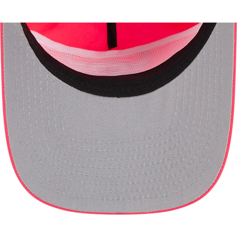 shapka-izvita-roza-reguliruema-golfer-everyday-nylon-na-chicago-bulls-nba-ot-new-era