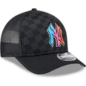 casquette-trucker-noire-9forty-m-crown-a-frame-gradient-raceway-new-york-yankees-mlb-new-era